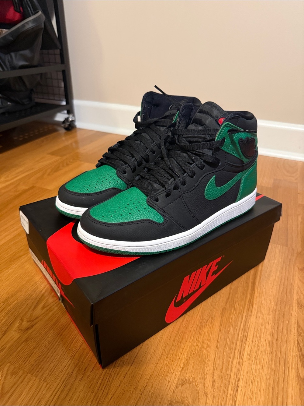 Nike Air Jordan 1 Mid Men's Sneakers — Black & Green